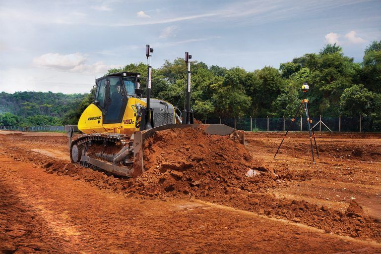 New Holland Construction puebla el norte boliviano con sus tractores oruga.