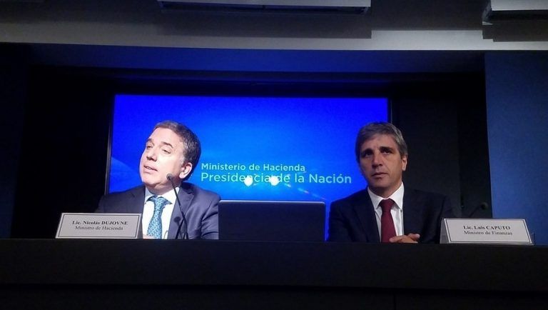Por la Crisis el Gobierno evalúa demorar la rebaja de las retenciones a la Soja.