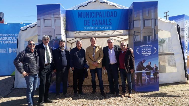 Canals: Ministerio de Agricultura entregó créditos  para ganadería en la Expo Rural.