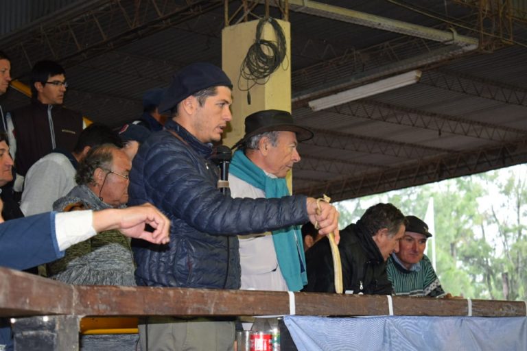 Remate de Consignaciones: Ingreso de 1350 cabezas en la Rural de Jesús María.