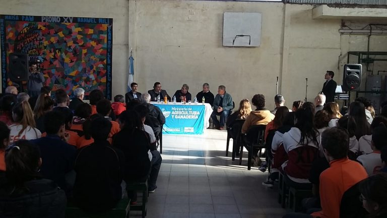 Firman convenio para la creación de un vivero Agroforestal.