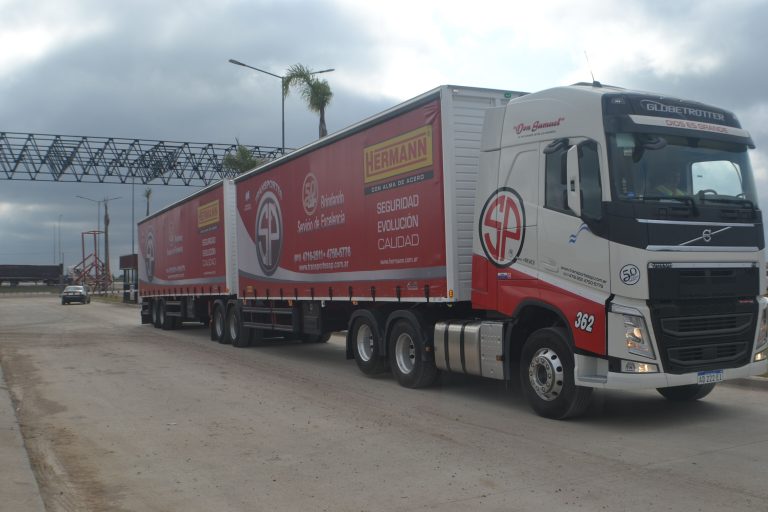 Llegó el Primer Bitren a Córdoba: fue recibido en Polo 52 Parque Industrial.
