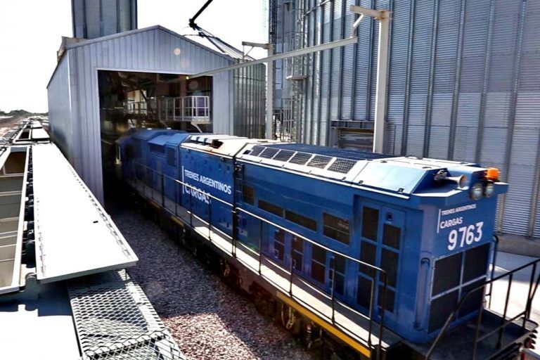 Una firma cordobesa se convirtió en la primera en cargar maní en tren en origen