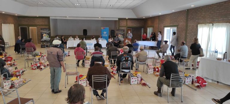 Incendios: aportes y equipos para 63 productores del sur provincial