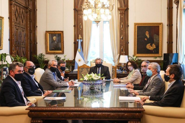 Fernández le dijo a la Mesa de Enlace que no subirán las retenciones