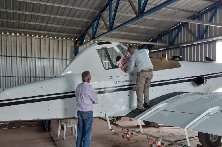 Clausuran una aeronave de pulverización en Serrano