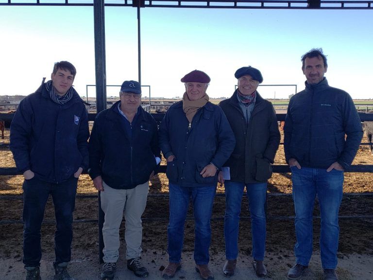 Autoridades de Angus recorrieron Planta de Biofarma