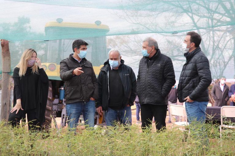 Plan Agroforestal: entregan tractor para el Complejo Esperanza