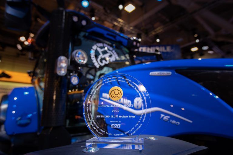 El tractor propulsado a metano de New Holland gana el premio al Tractor Sostenible del Año