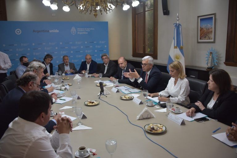 Domínguez presentó el plan GanAr 2022-2023 para generar previsibilidad y confianza a la ganadería