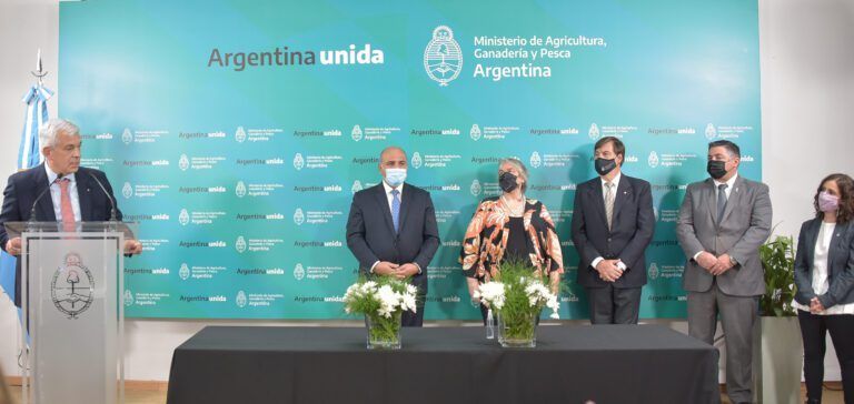 Domínguez y Manzur presentaron a las nuevas autoridades del INTA y el SENASA