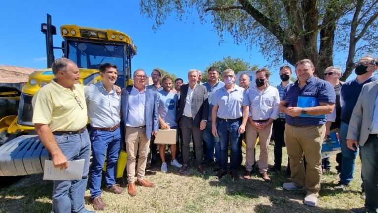 Agricultura de Córdoba entregó más de $53 millones en aportes y maquinarias para conservación de suelos