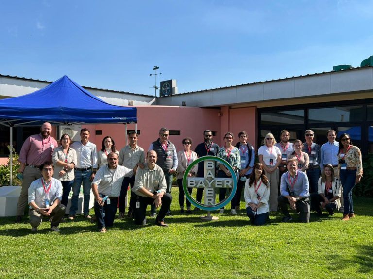 Delegados agrícolas y económicos extranjeros visitaron la planta de semillas de Bayer en Rojas
