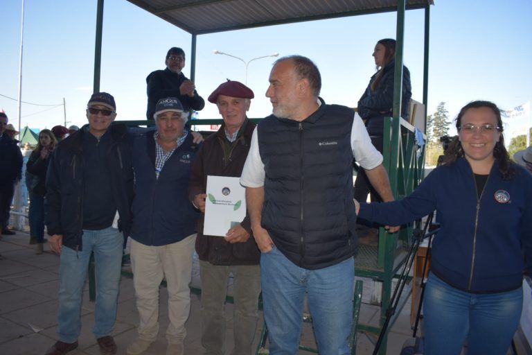 Angus otorgará becas para estudiantes del Instituto Educativo de la Rural de Río IV