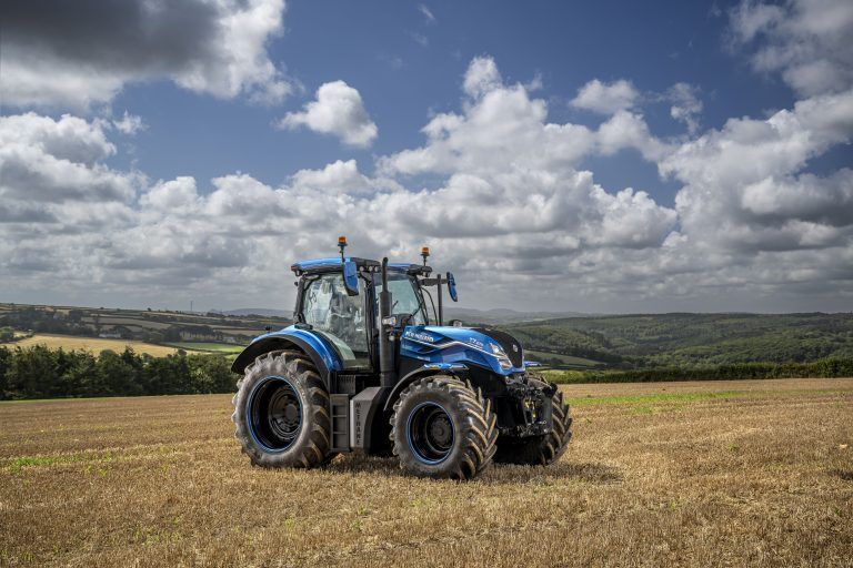 New HollandAgriculture presenta el primer tractor GNL del mundo 