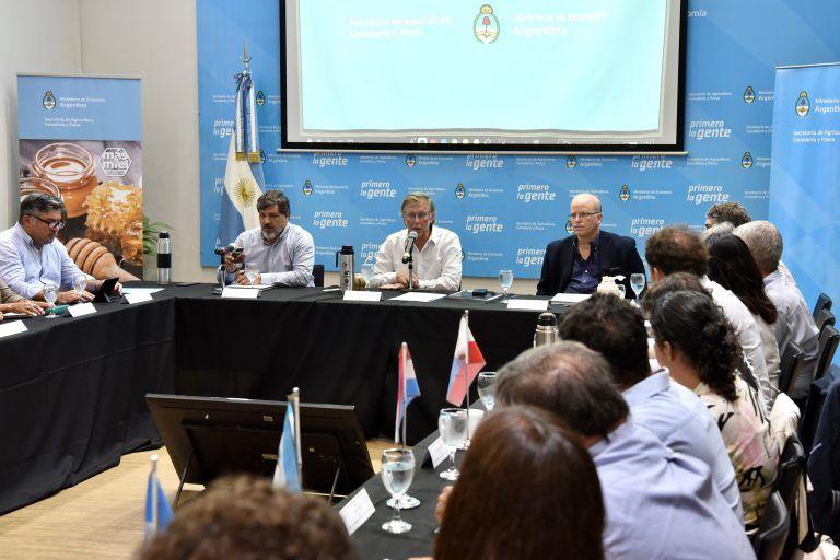 Primera reunión con representantes gubernamentales del sector apícola
