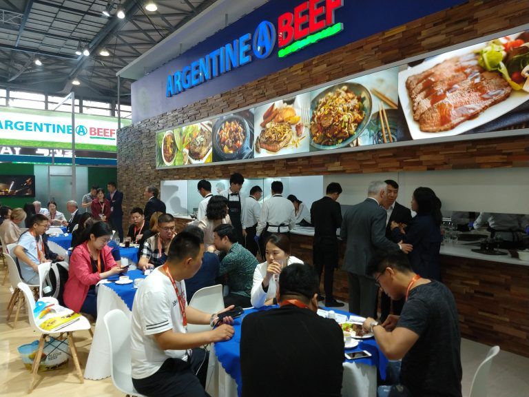 Carne argentina en la Sial China: cortes de primera e influencers chinos