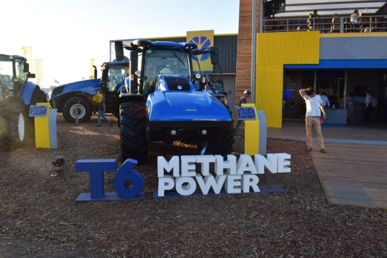 New Holland presentó el tractor a biometano en Agroactiva 2023