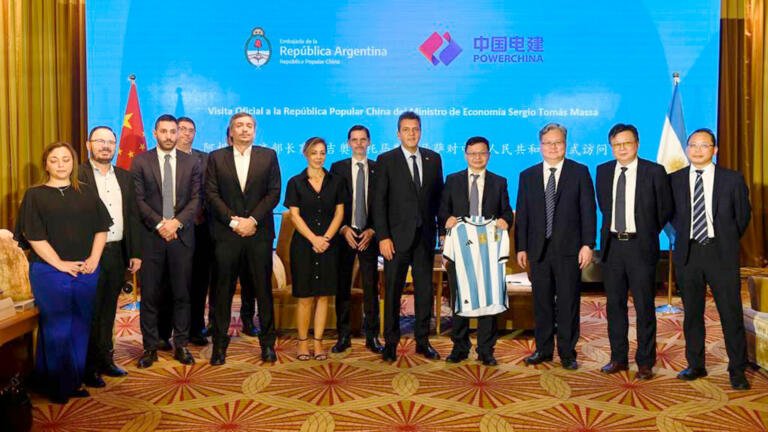 Massa busca en China inversiones para la producción de fertilizantes en Argentina