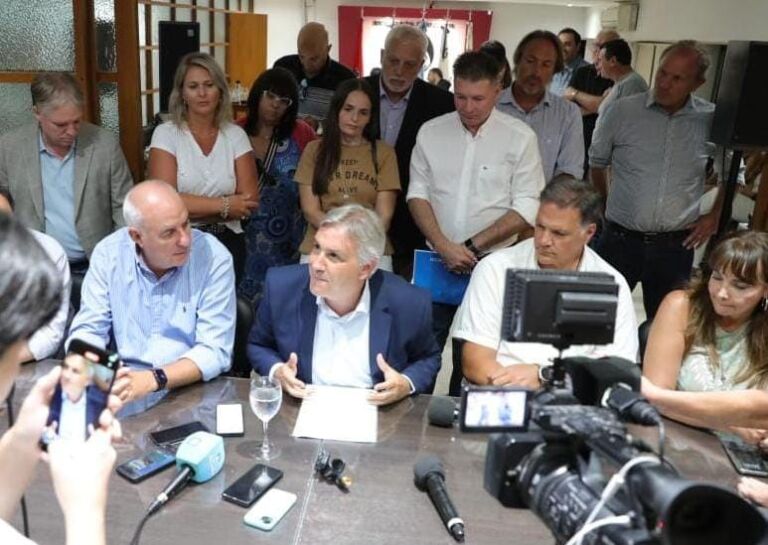 Llaryora reiteró su rechazo las retenciones ante la Comisión de Enlace en Río IV