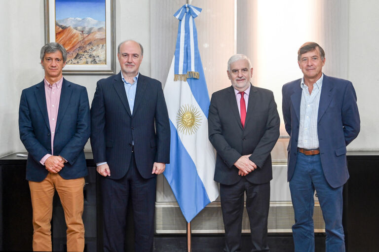 Agricultura trabaja en varios proyectos para mejorar la conectividad en varias provincias