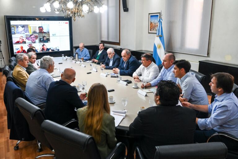 El Gobierno convocó a la mesa técnica para coordinar la lucha contra el achaparramiento del maíz
