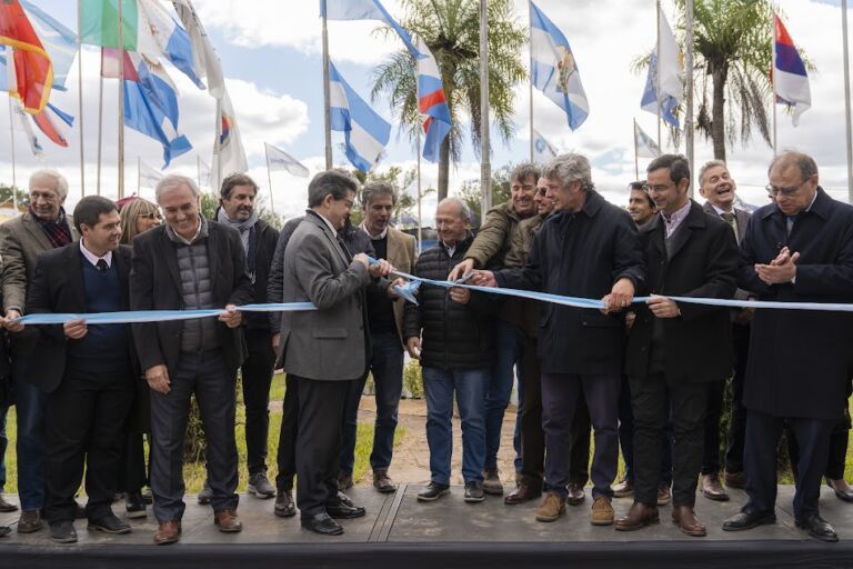Con corte de cintas y las primeras juras, comenzaron las NACIONALES en Corrientes