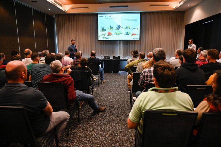 New Holland fortalece sus raíces en la XIX Reunión Plenaria de Contratistas Forrajeros