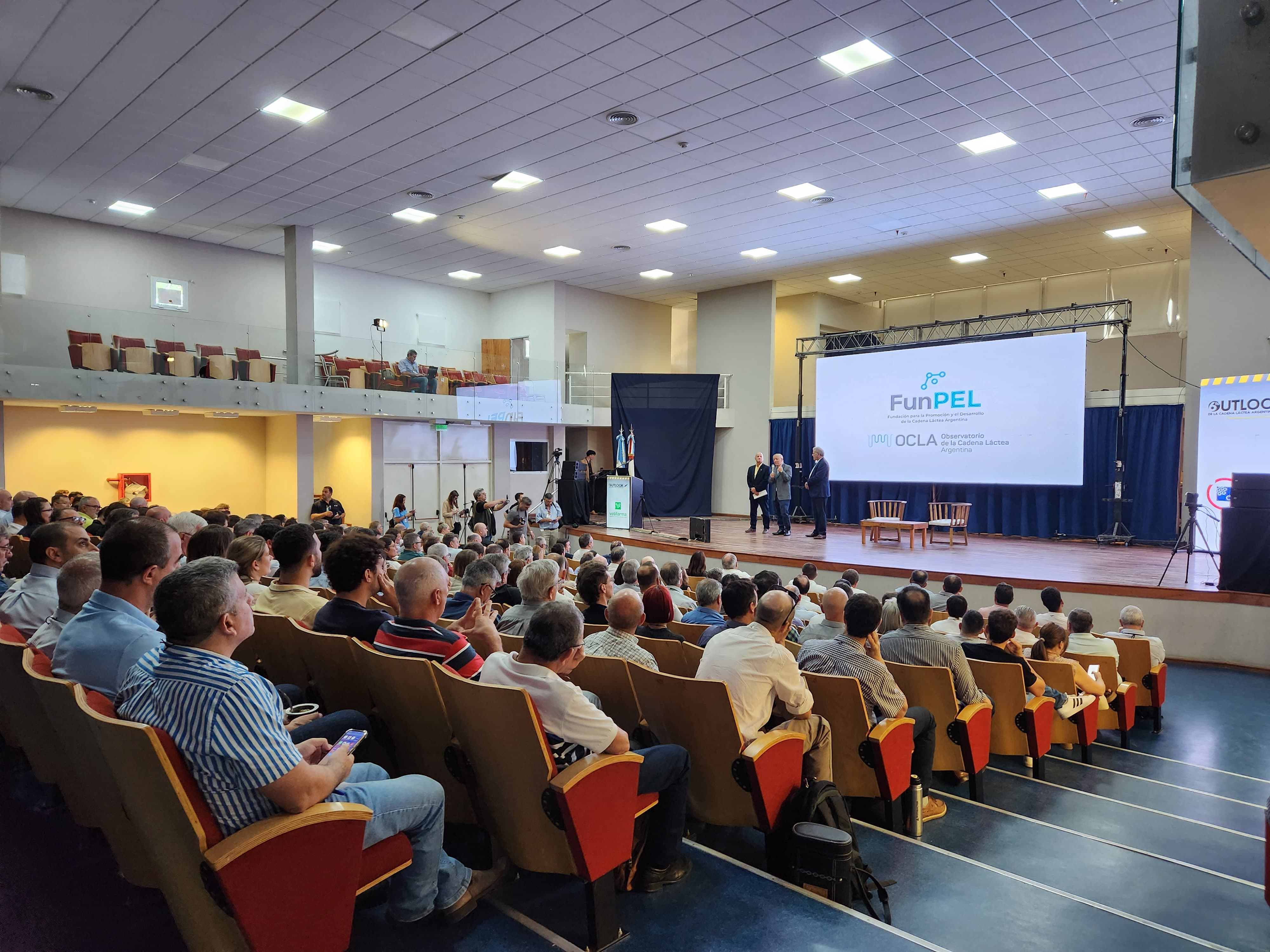 400 personas participaron en Villa María del 6to Outlook de la Cadena Láctea Argentina