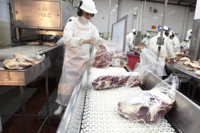 El Gobierno distribuyó el cupo de carne vacuna asignada por Estados Unidos