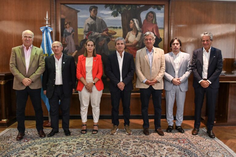 Caputo le confirmó al Campo que la baja de las retenciones serán hasta junio