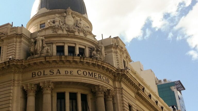 La Bolsa de granos bajo presión: clima mundial y fin de retenciones marcan el rumbo
