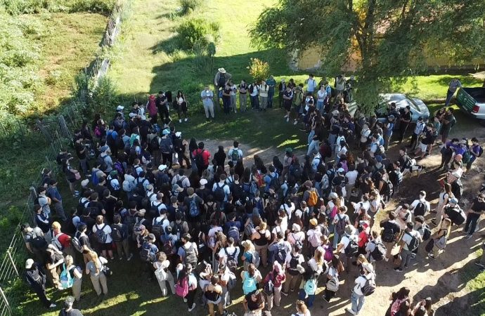«Aula a cielo abierto»: ingresantes de Ciencias Agropecuarias UNC viven su primera experiencia profesional en el Campo Escuela