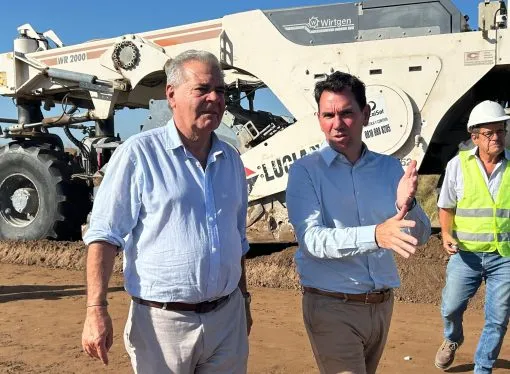 Córdoba impulsa la infraestructura rural en Río Cuarto con obras estratégicas en caminos y gestión hídrica