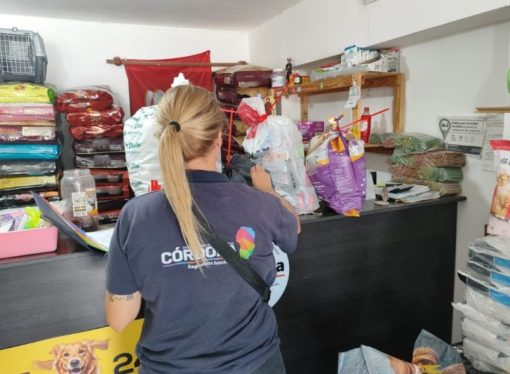 Cruz del Eje: Clausuran tres establecimientos y secuestran 600 productos veterinarios por venta ilegal