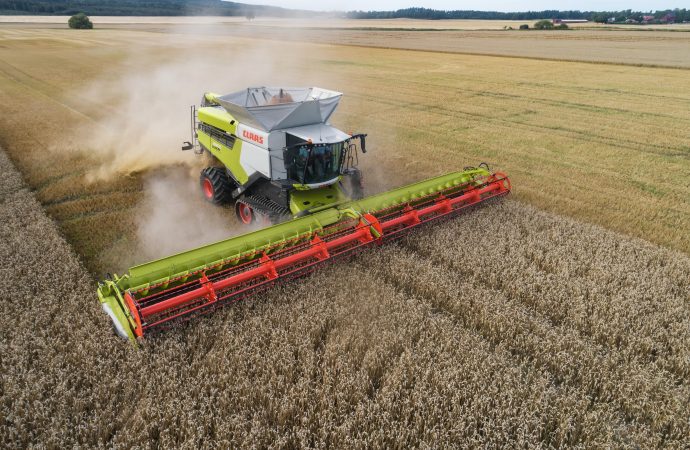 Tecnología y potencia en Carhué: Milcam apuesta a la cosechadora más potente para optimizar la producción