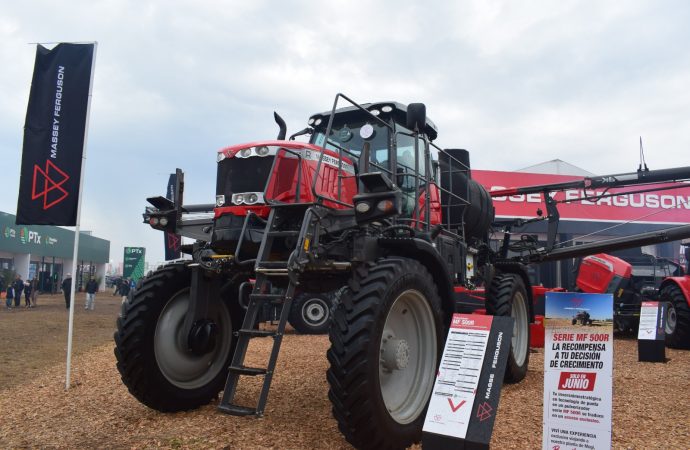 Massey Ferguson y su tecnología de punta en pulverización: herramienta de avanzada para el control de malezas en Agroactiva