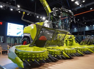 Potencia y tecnología: la picadora más grande del mundo es la gran atracción de La Rural