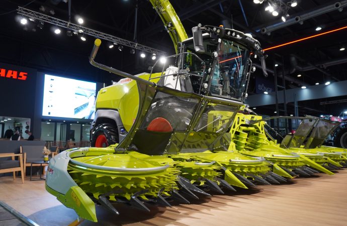 Potencia y tecnología: la picadora más grande del mundo es la gran atracción de La Rural