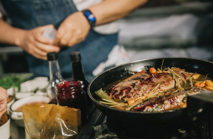 Del conflicto al plato: La carne de guanaco se consolida como el nuevo emblema de la gastronomía patagónica