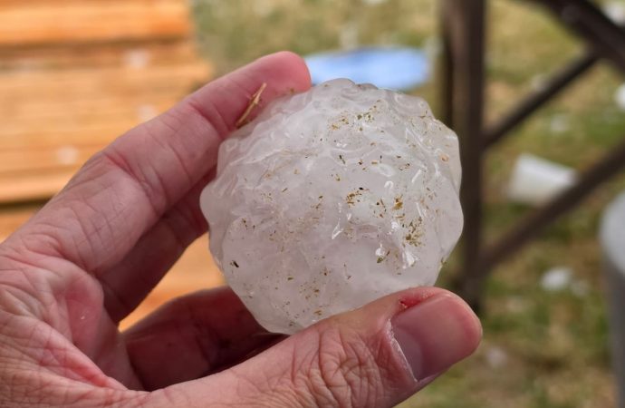 «Pelotas de tenis cayendo del cielo»: un fuerte temporal de granizo causó heridos y destrozos en Santa Fe y Córdoba